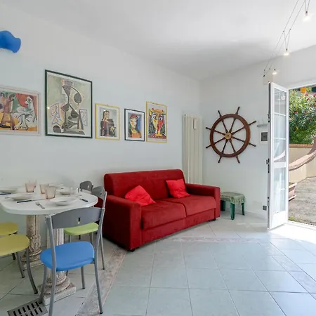 Lovely In With Outdoor Swimming Pool * Рапалло