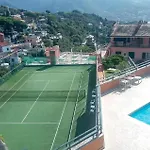 Lovely In With Outdoor Swimming Pool Nyaraló *